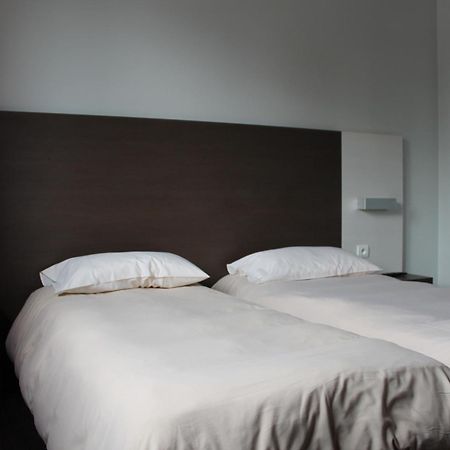 La Hourquie Cafe Hotel Morlaas Bilik gambar