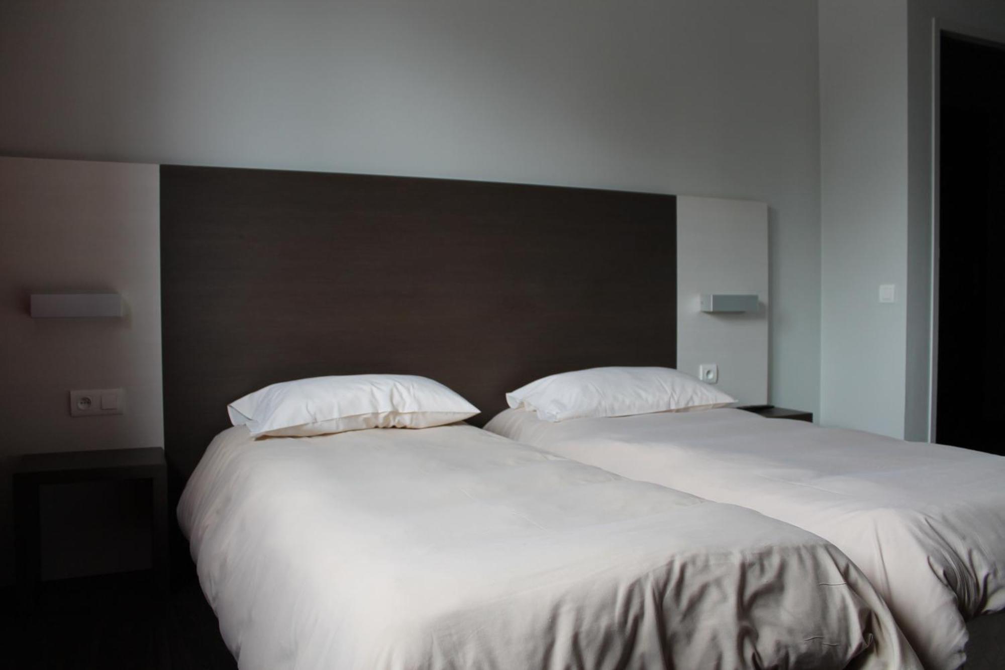 La Hourquie Cafe Hotel Morlaas Bilik gambar
