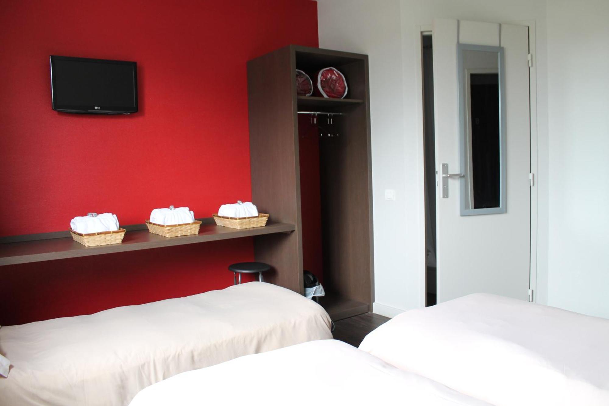 La Hourquie Cafe Hotel Morlaas Bilik gambar