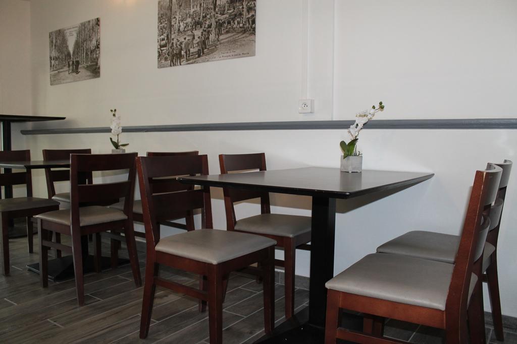 La Hourquie Cafe Hotel Morlaas Luaran gambar
