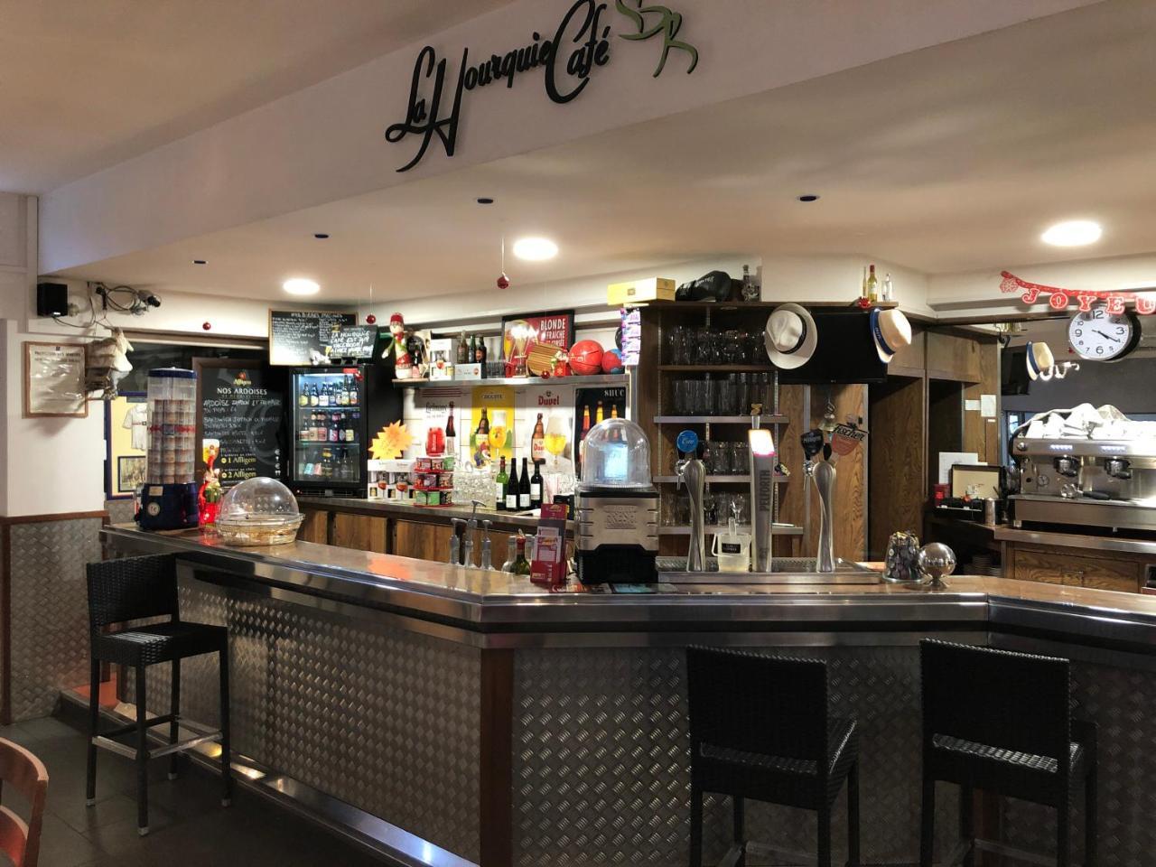 La Hourquie Cafe Hotel Morlaas Luaran gambar