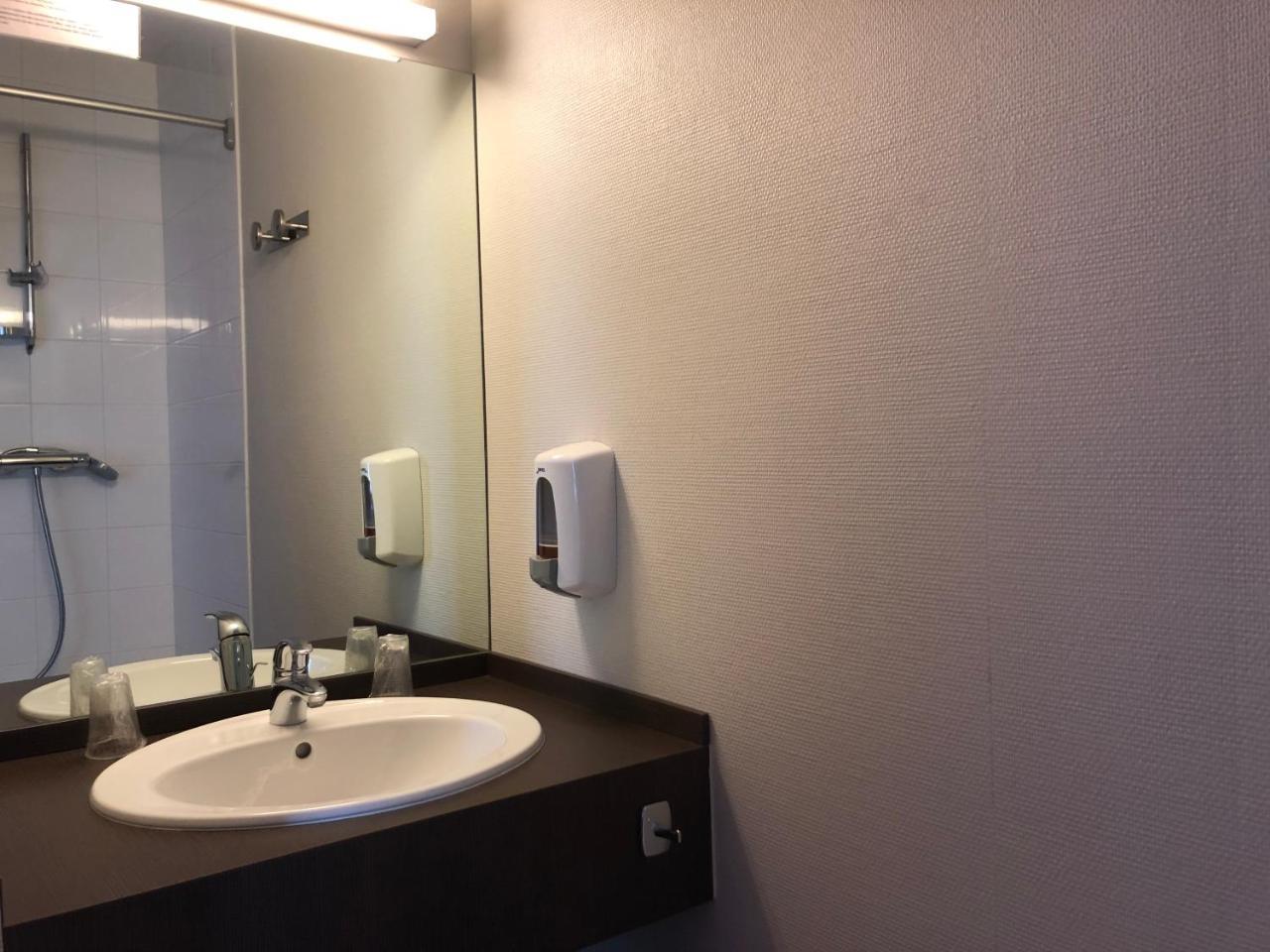 La Hourquie Cafe Hotel Morlaas Luaran gambar