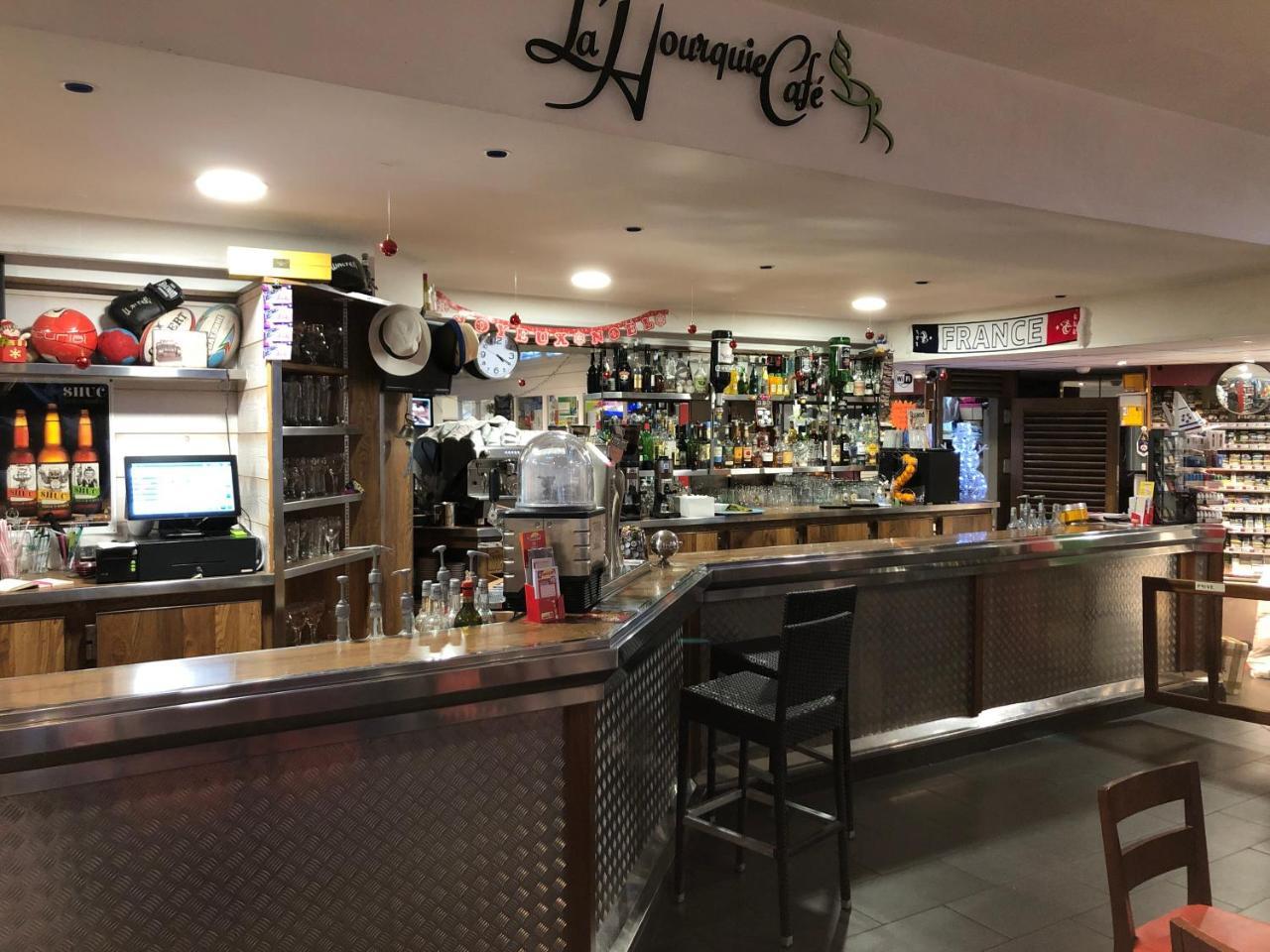 La Hourquie Cafe Hotel Morlaas Luaran gambar